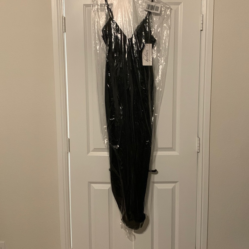 Simply Dresses- Black- Size Large- Never worn/with tags
